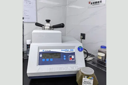 Metallografische inlaymachine