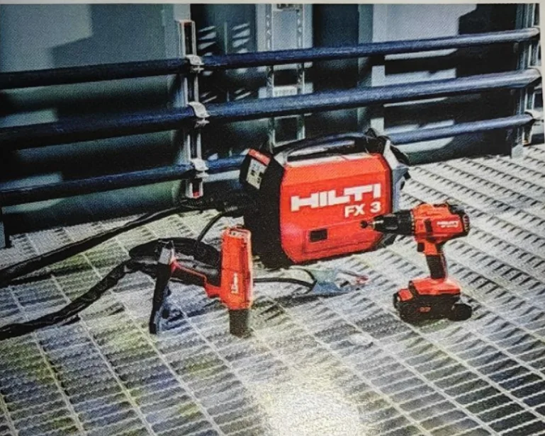 Hilti’s FX3-A draadloze boutlas- en bevestigingsgereedschap vereenvoudigt de bevestigingswerkzaamheden aan staal dat is vervaardigd door koudstuiken.